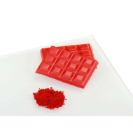 Riebaluose tirpūs maistiniai dažai. Raudona spalva