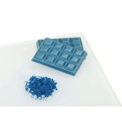 Riebaluose tirpūs maistiniai dažai. Mėlyna spalva